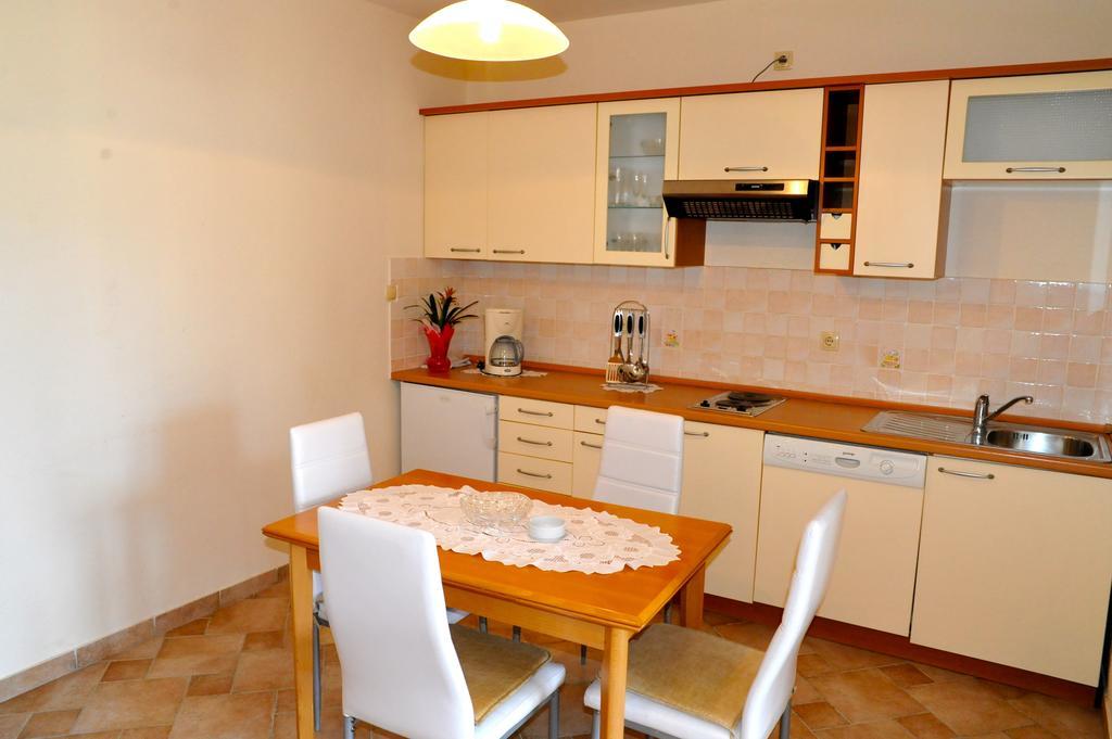 Apartments Stare Brajde Lopar Quarto foto